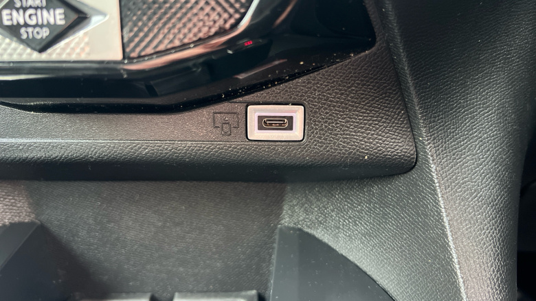 DS 3 1.2 PureTech 130 Rivoli 5dr EAT8 Petrol Hatchback